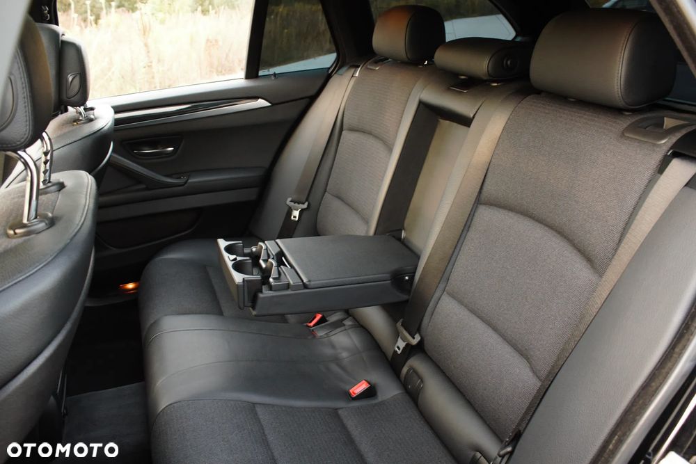 BMW Seria 5 528i Touring - 17
