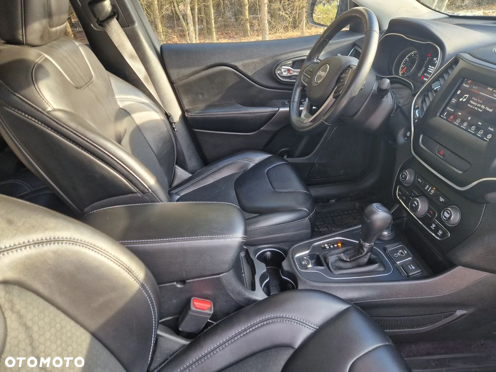Jeep Cherokee - 17