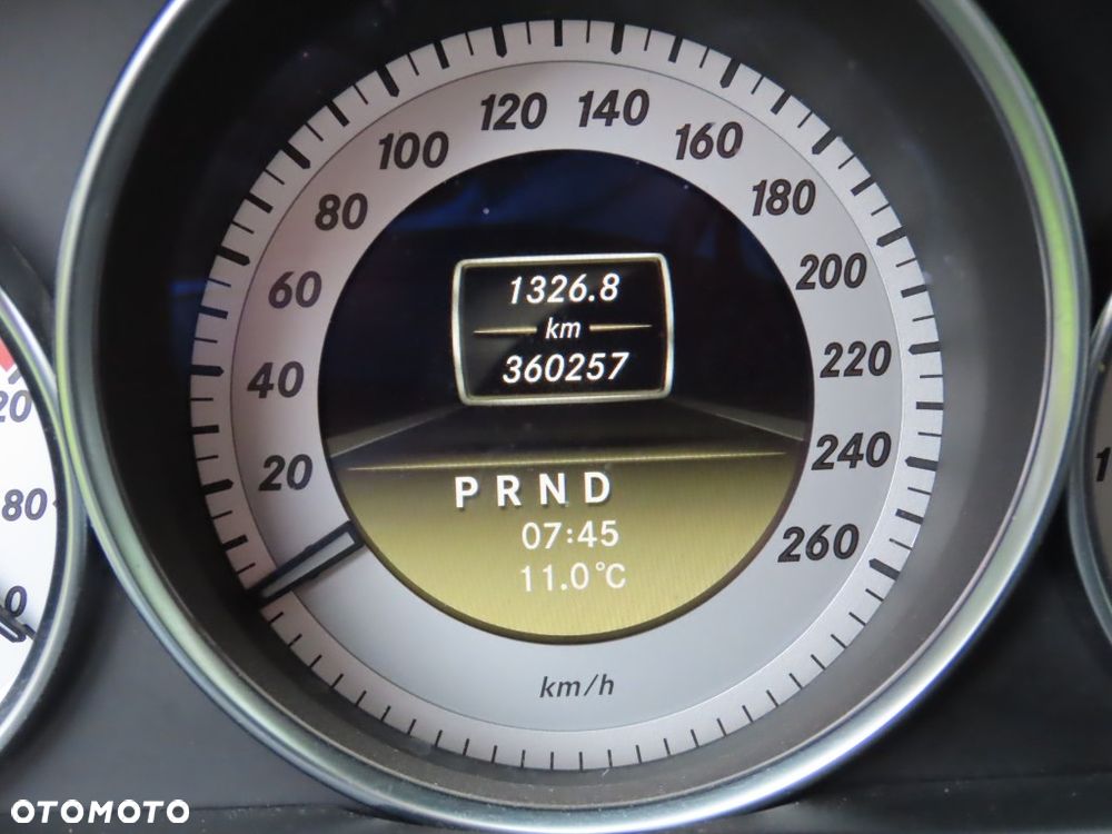 Mercedes-Benz Klasa C 350 CDI DPF (BlueEFFICIENCY) 7G-TRONIC Avantgarde - 8