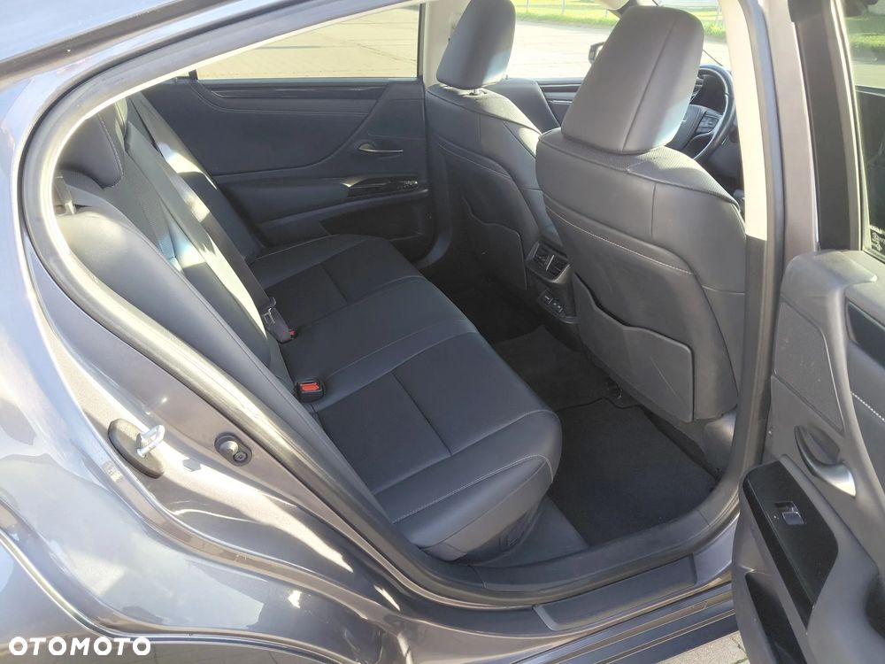 Lexus ES 300h Business Edition - 6