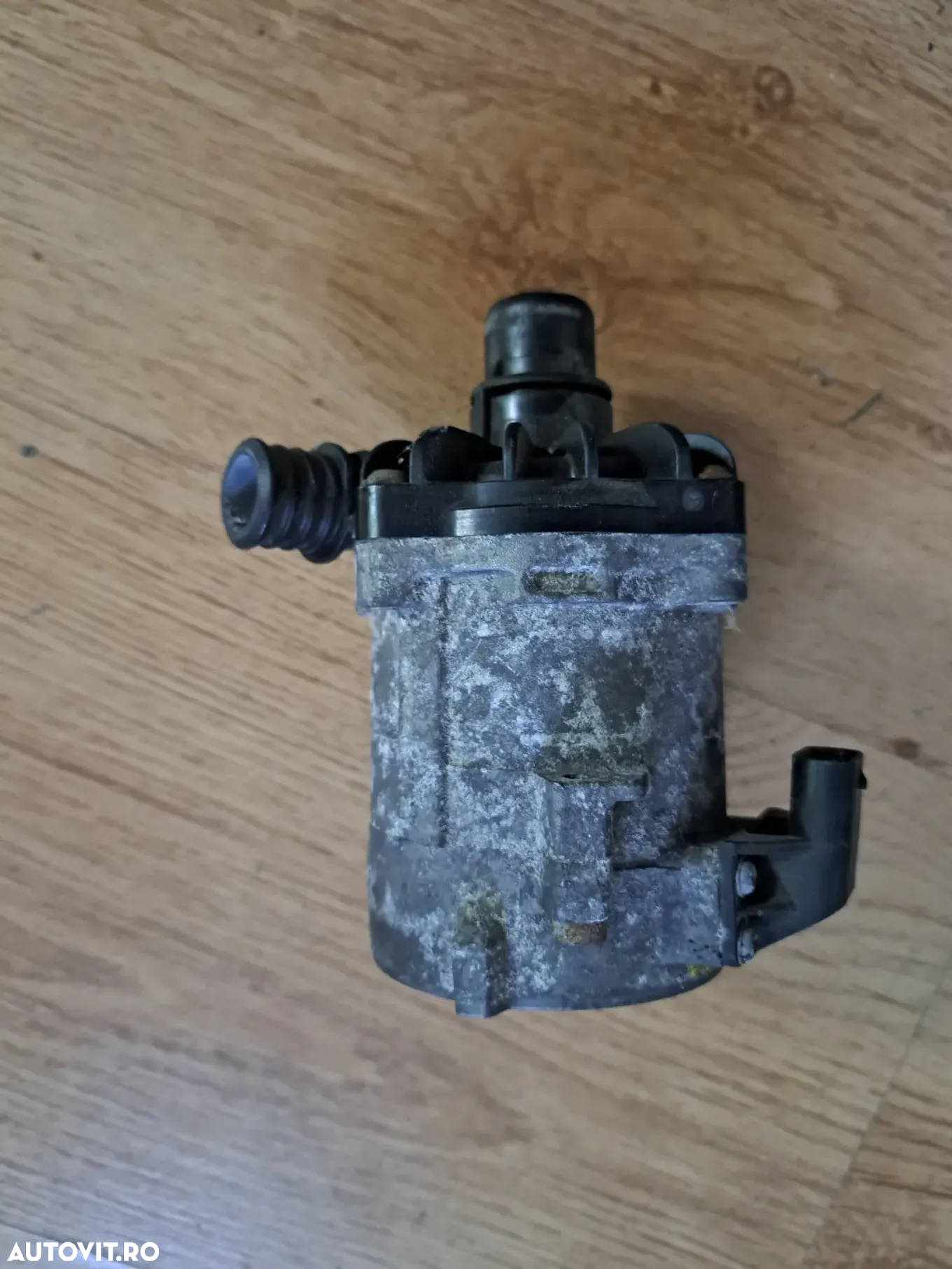 Pompa electrica auxiliara apa lichid racire originala BMW F07+LCI F10+LCI F11+LCI F06+LCI F12+LCI F13+LCI F01+LCI F02+LCI F03+LCI F04 E70+LCI F15 E71 E72 F16 - 2