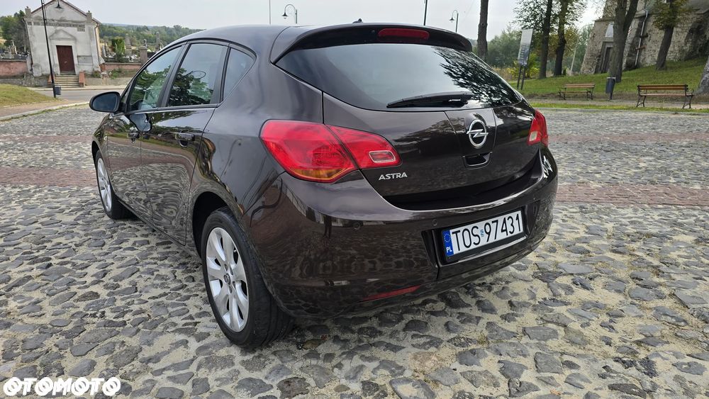 Opel Astra 2013 photo 5