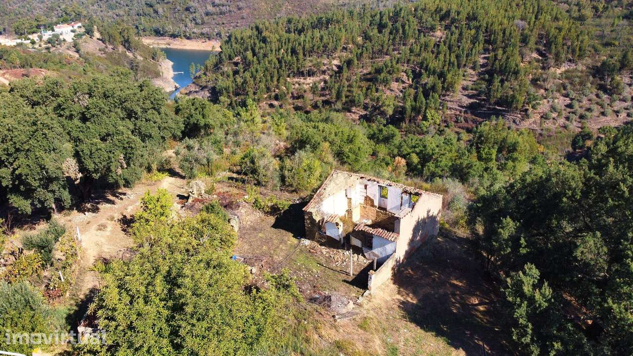 Casa em pedra, reconstrução total 126m2 e terreno com 2.120m2 - Grande imagem: 4/32
