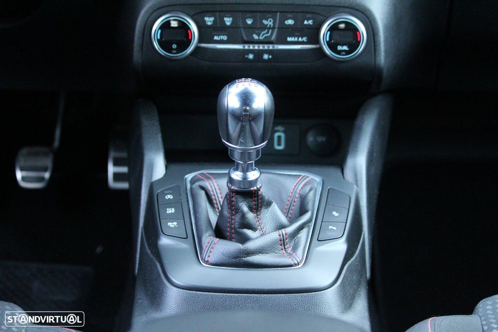 Ford Focus 1.0 EcoBoost ST-Line - 26