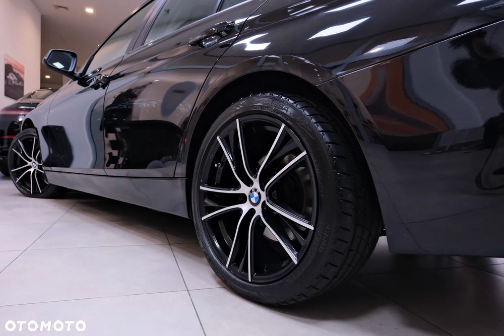 BMW Seria 3 318d Sport Line - 10
