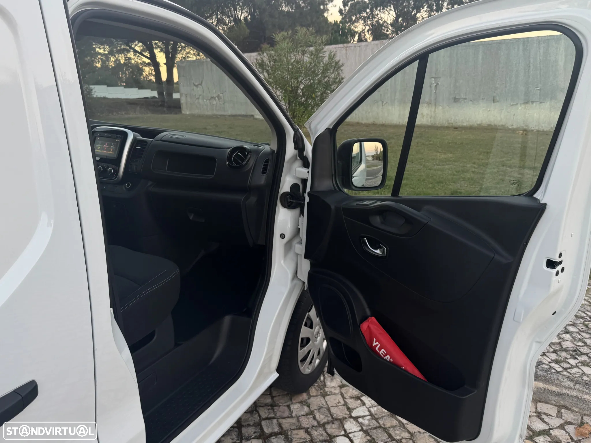 Renault Trafic L2h1 1.6 dci grand confort - 16