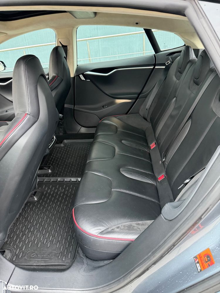 Tesla Model S - 7