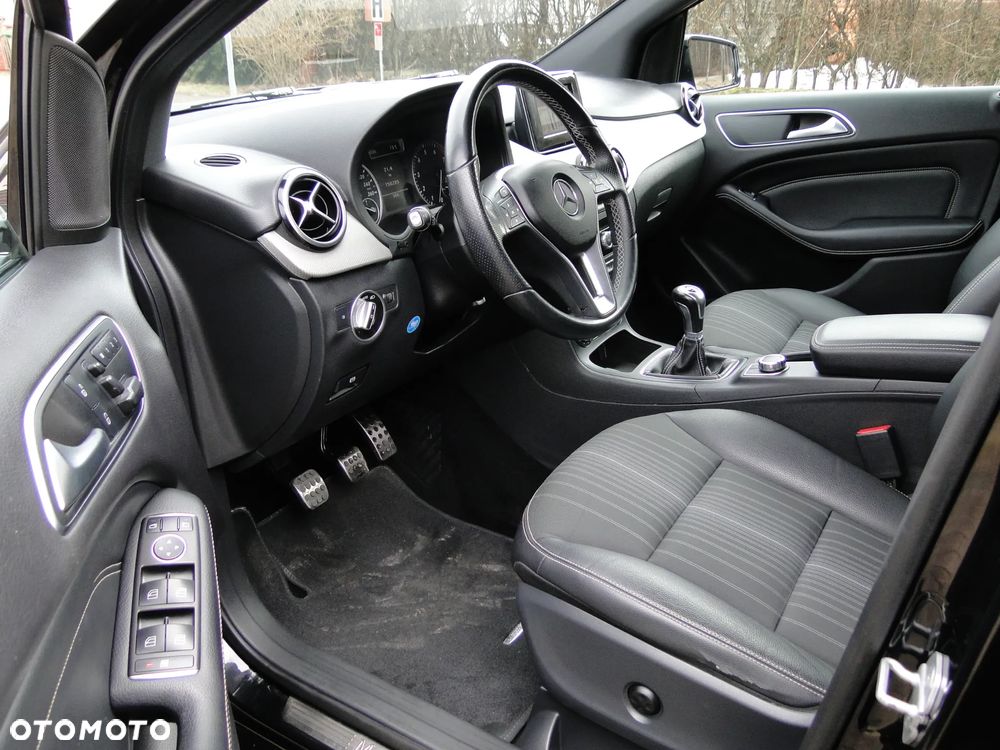 Mercedes-Benz Klasa B 180 UrbanStyle Edition - 12