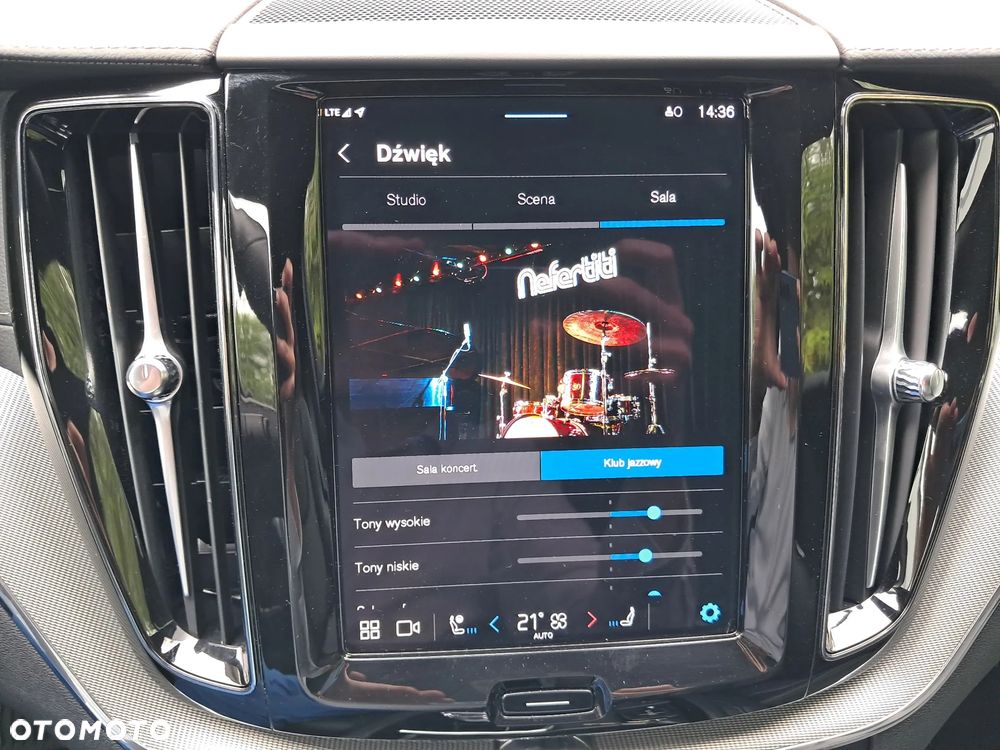 Volvo XC 60 T6 Plug-In Hybrid AWD Ultra Black Edition - 21