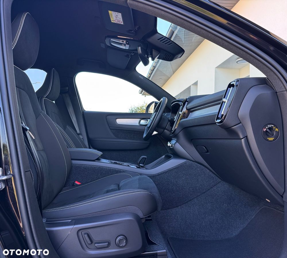 Volvo XC 40 B3 B DKG Plus Black Edition - 11