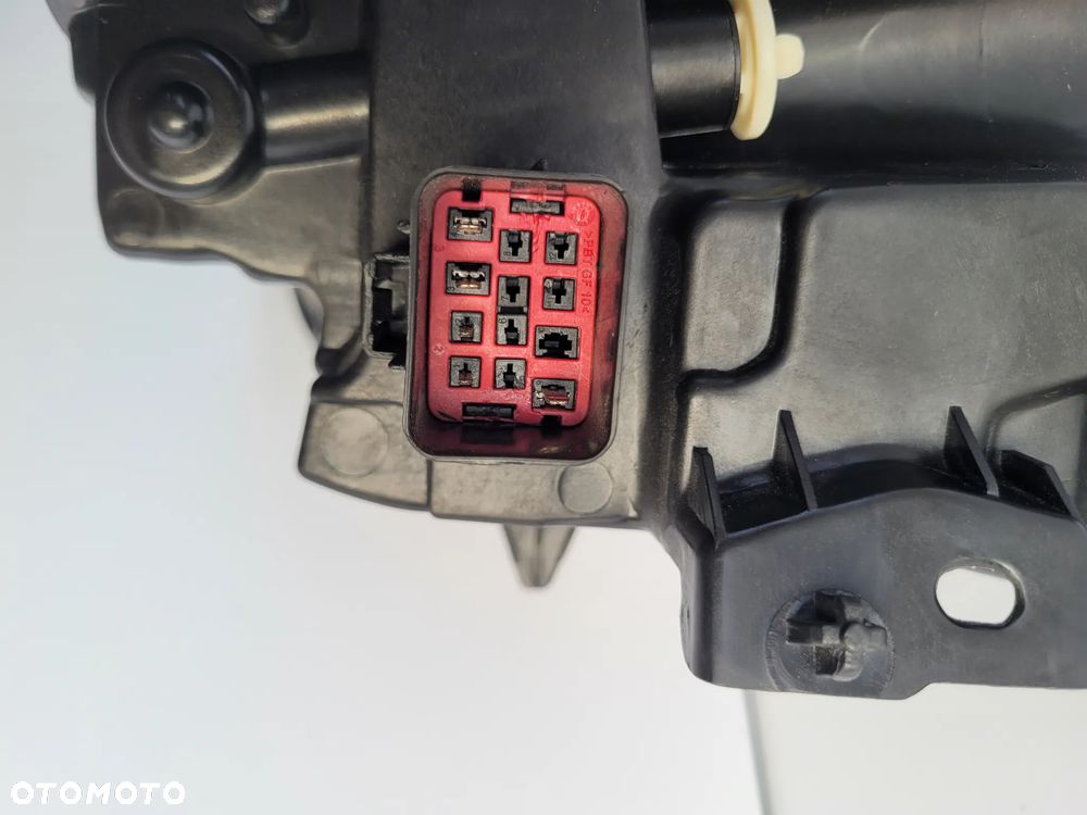 Volvo xc60 II lift lampa przód praw full led - 7
