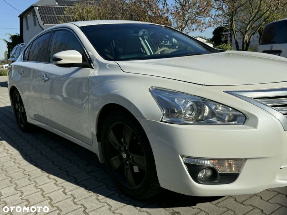 Nissan Altima - 2
