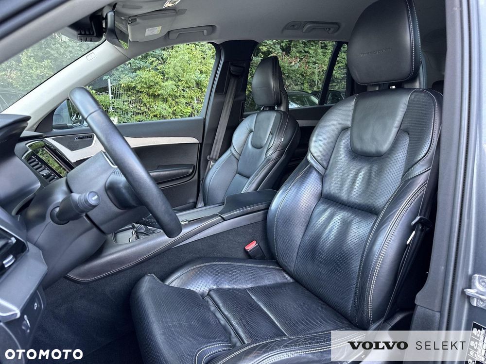 Volvo XC 90 - 9