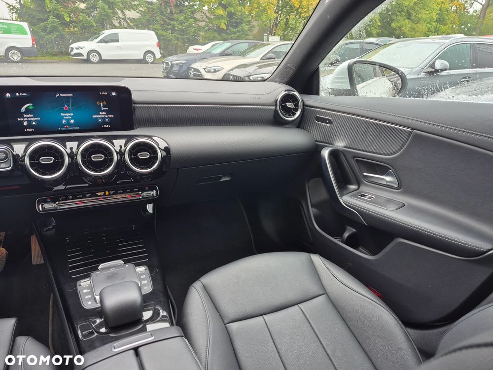 Mercedes-Benz CLA 180 7G-DCT - 26