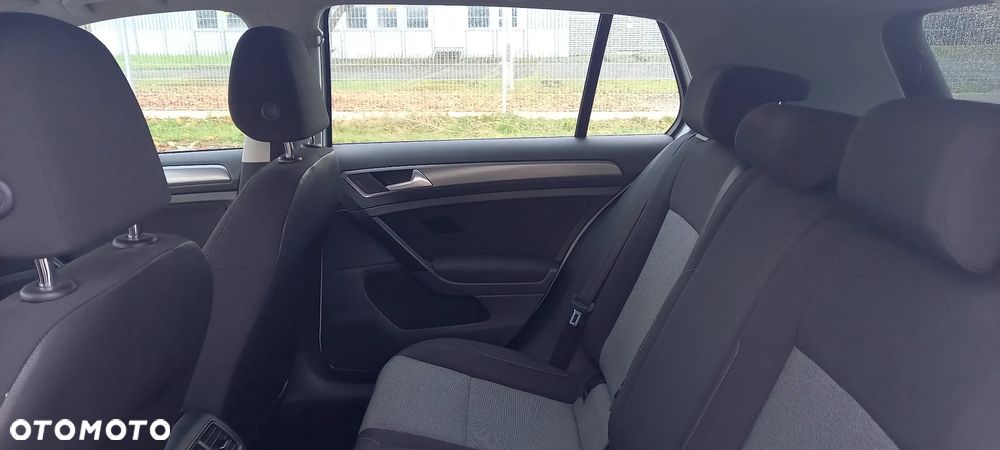 Volkswagen Golf - 10