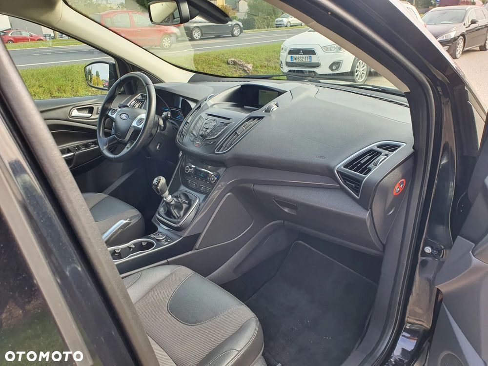 Ford Kuga 2.0 TDCi 2x4 Titanium - 12