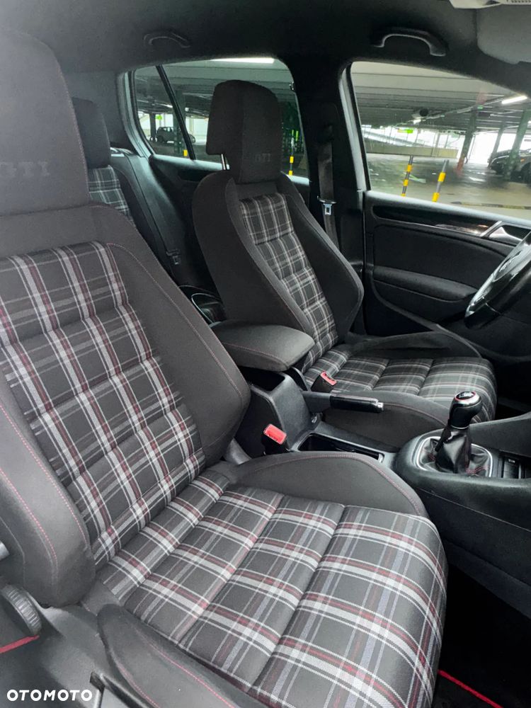 Volkswagen Golf VI 2.0 TSI GTI - 19