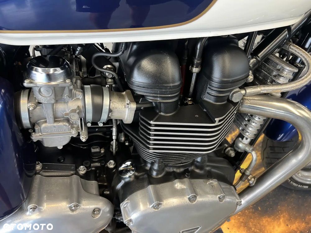 Triumph Bonneville - 20