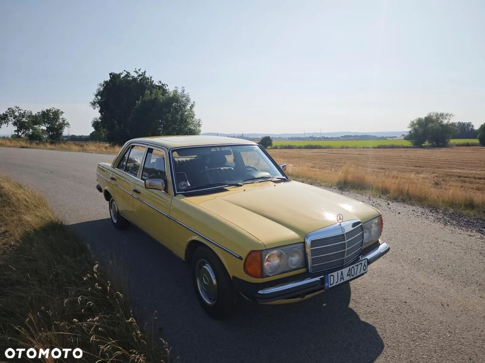 Mercedes-Benz W123 - 1
