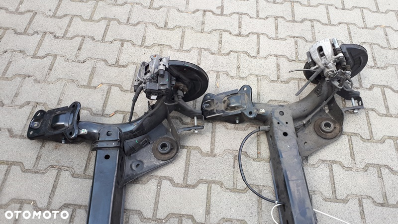 BELKA ZAWIESZENIE TYŁ AUDI A3 8V LEON III GOLF VII 5Q0501115  5Q0501049 - 2
