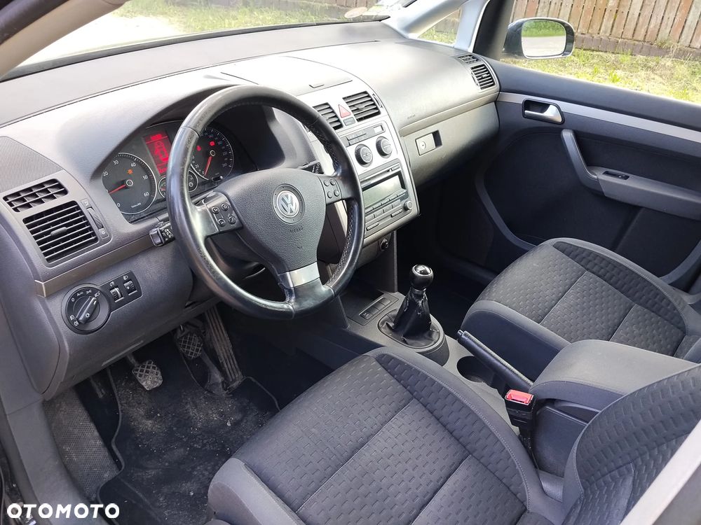 Volkswagen Touran 1.9 TDI DPF Blue Motion Trendline - 11