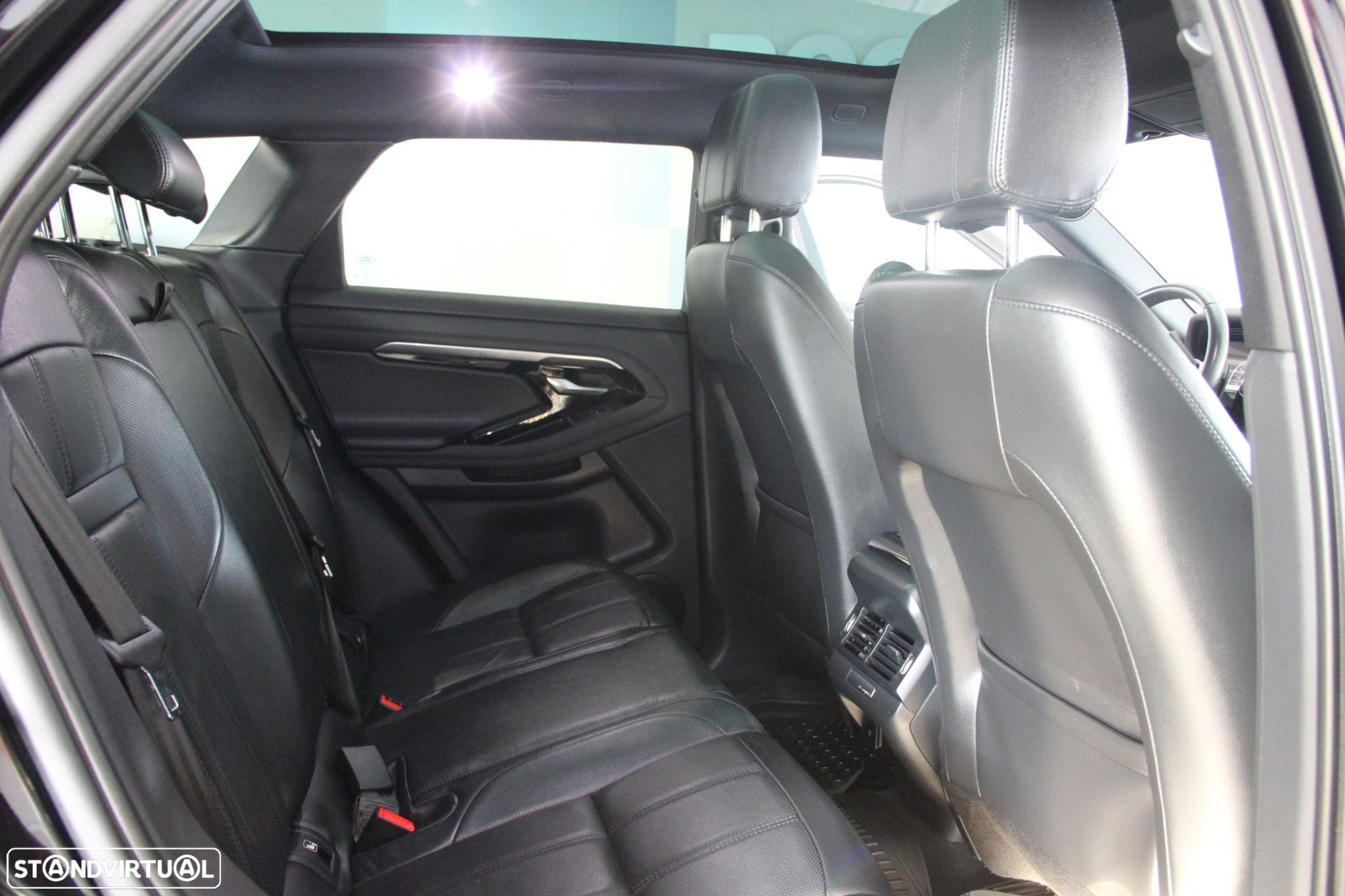 Land Rover Range Rover Evoque 2.0 D150 AWD R-Dynamic Auto - 18