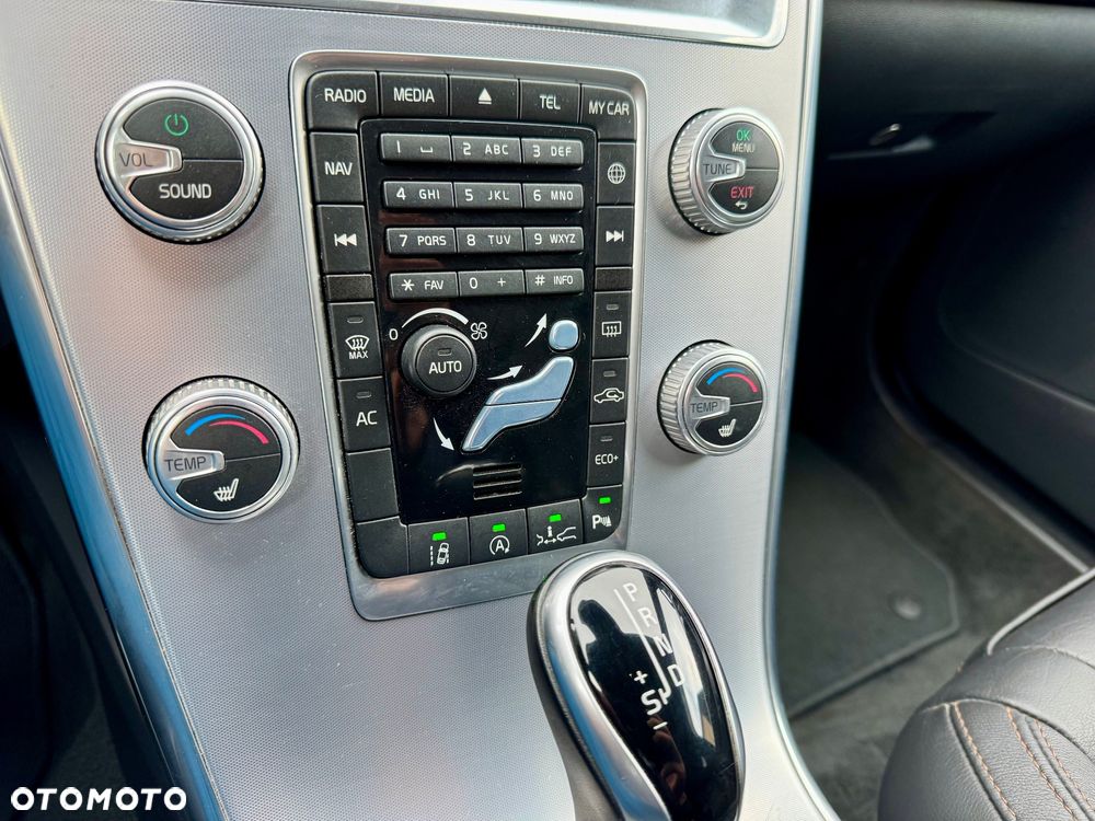 Volvo XC 60 D4 Momentum - 25