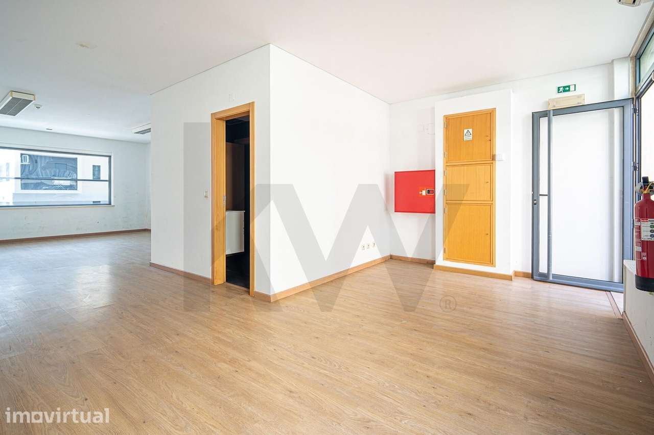 Espaço Comercial Para Arrendamento na Quinta do Conventinho em Santo A - Grande imagem: 4/21