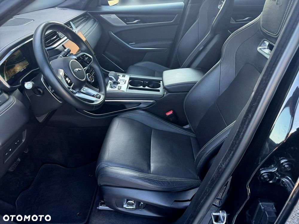 Jaguar F-Pace - 12