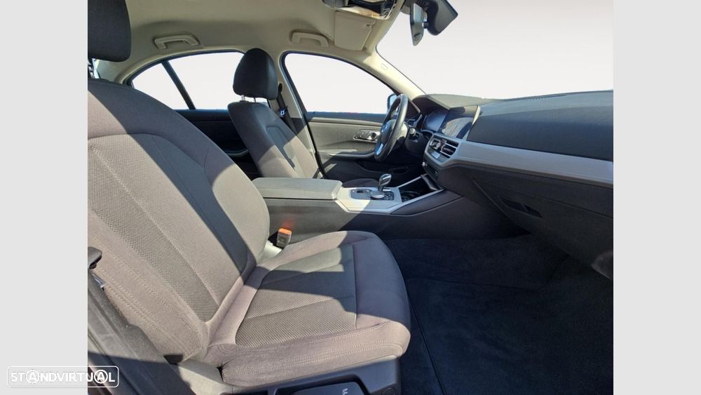 BMW 330 e Auto - 3
