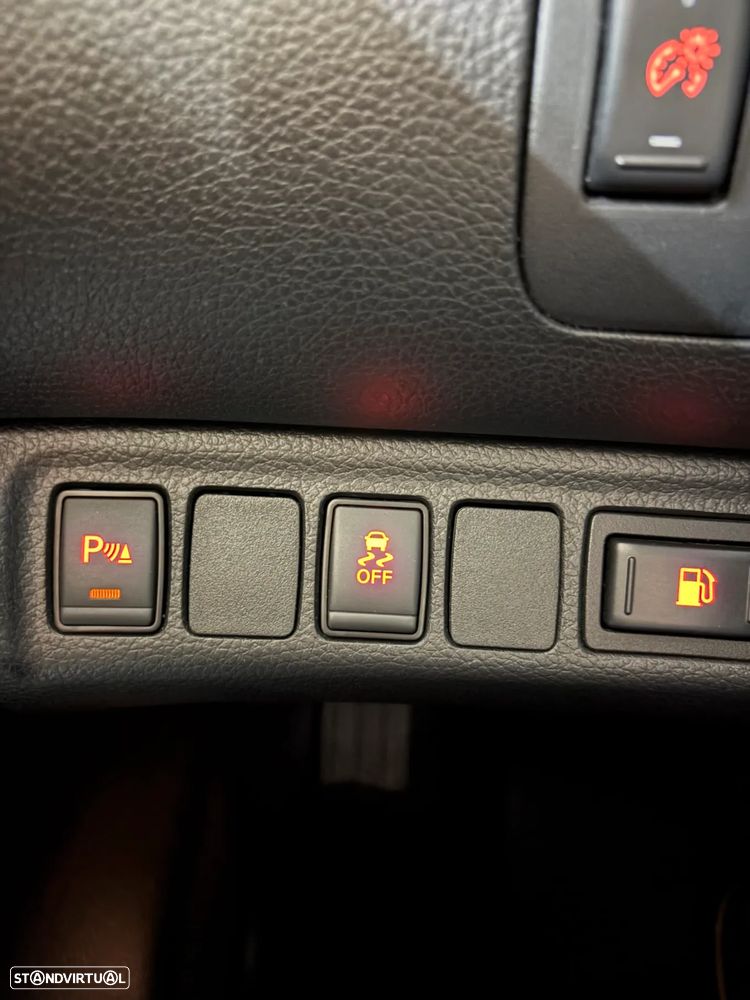 Nissan Navara 2.3 dCi CD 4WD Tekna AT - 21