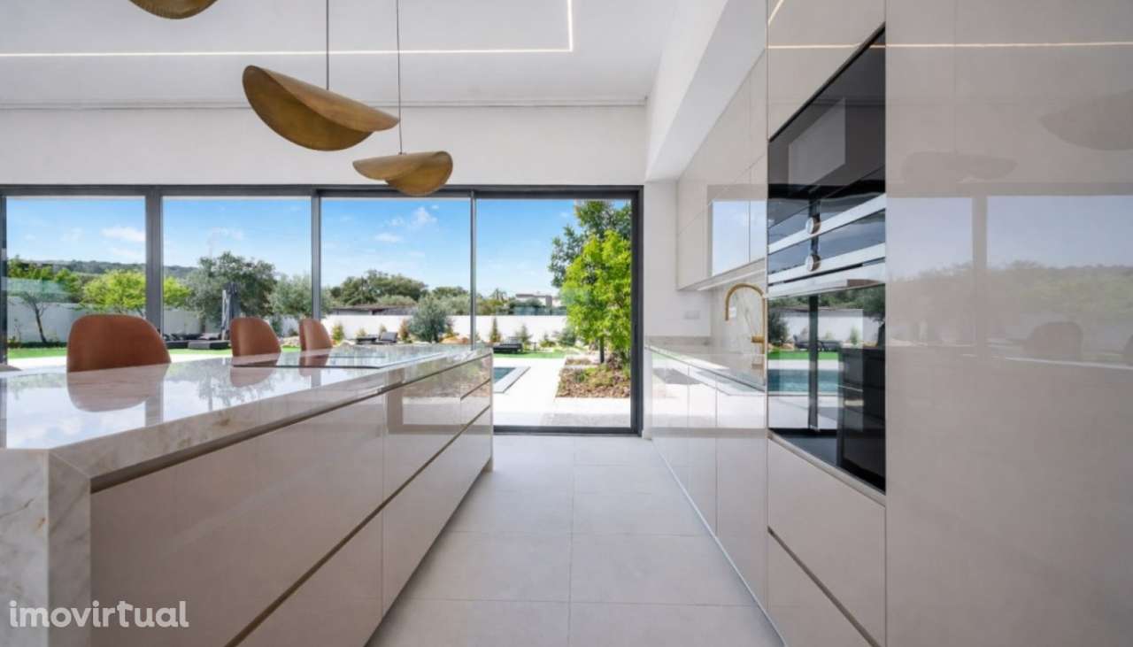 Moradia moderna V4, para venda em São Brás de Alportel, Algarve - Grande imagem: 4/25
