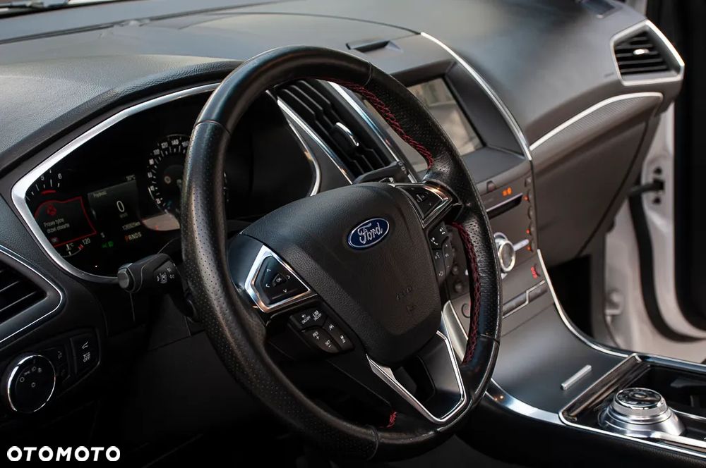Ford Edge 2.0 EcoBlue Bi-Turbo 4x4 ST-LINE - 19