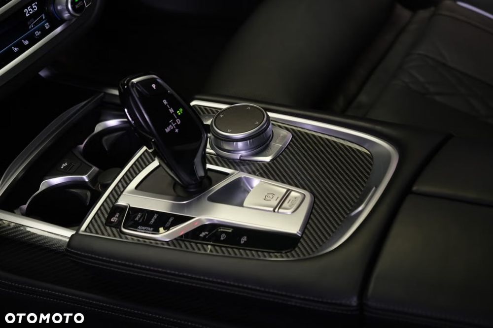 BMW Seria 7 750i xDrive sport - 27