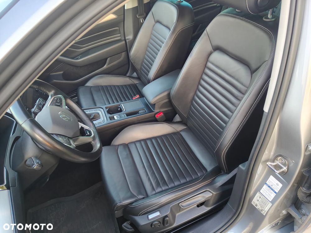 Volkswagen Passat Variant 2.0 TDI SCR DSG 4Motion Elegance - 20
