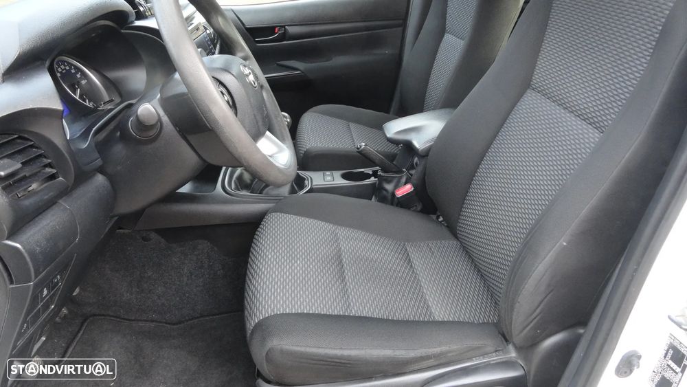 Toyota Hilux 2.4 D-4D 4WD CD CM - 8