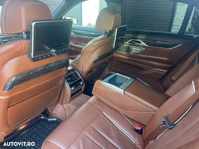 BMW Seria 7 750i xDrive - 32