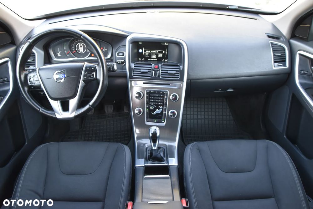 Volvo XC 60 D4 Momentum - 24