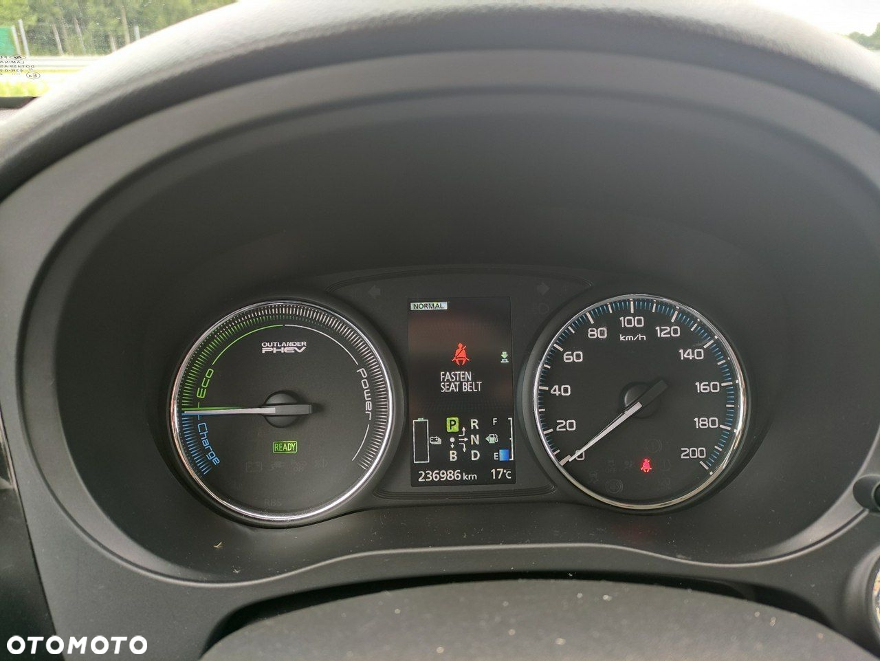Mitsubishi Outlander - 14