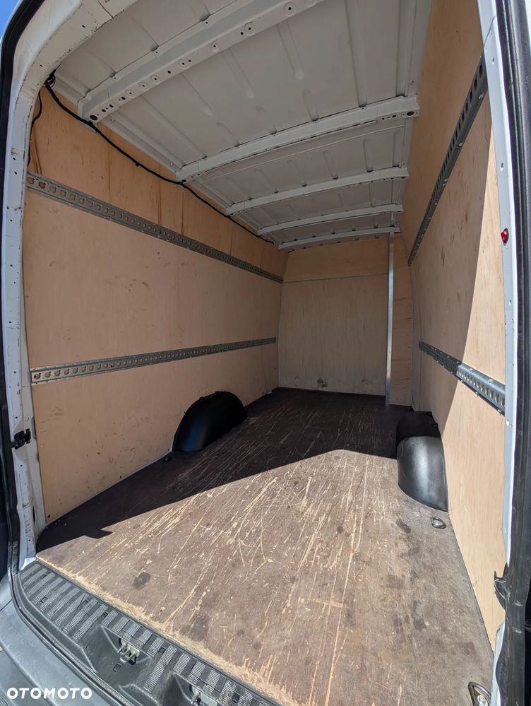 Mercedes-Benz Sprinter - 10