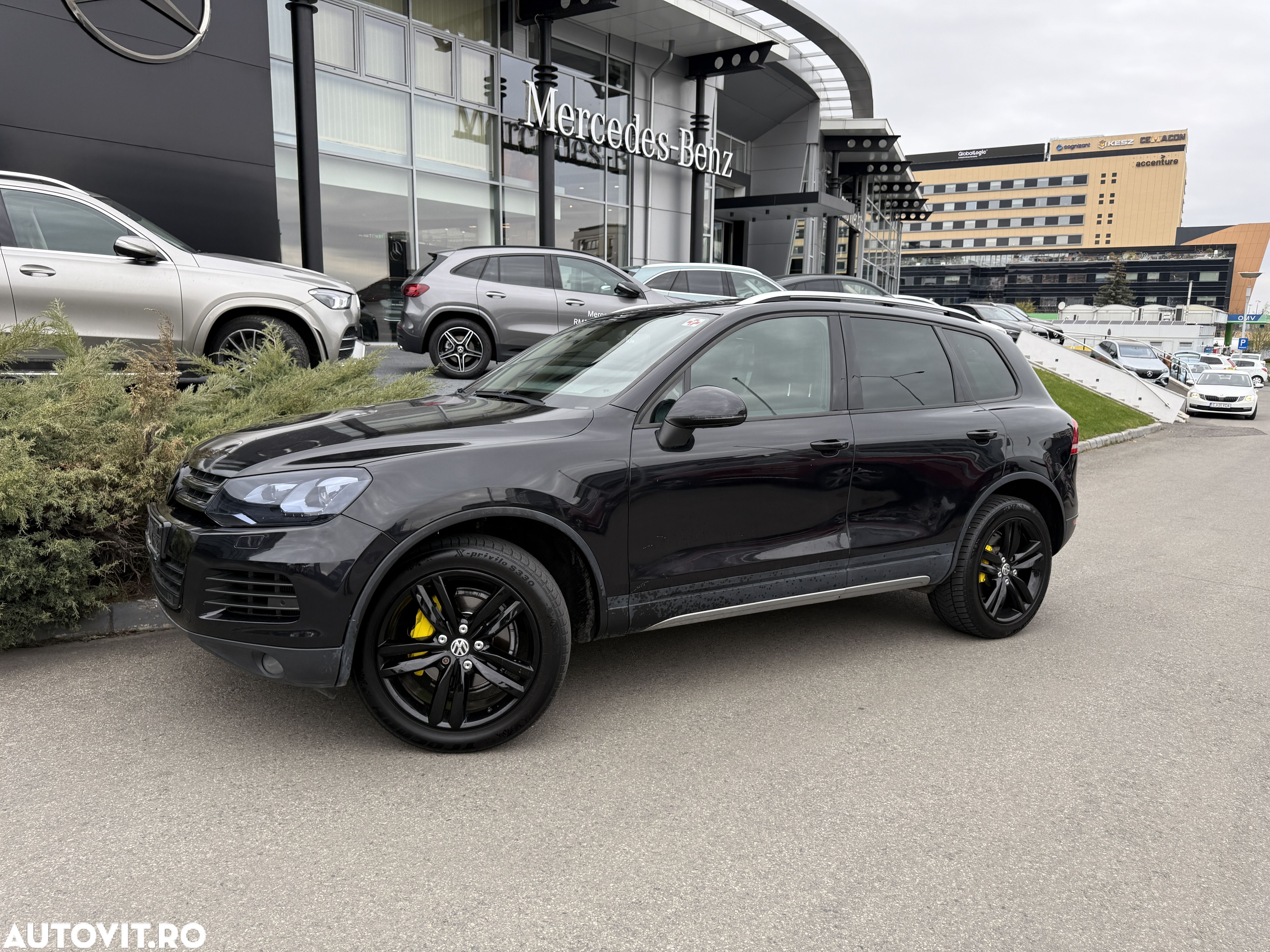 Volkswagen Touareg - 1