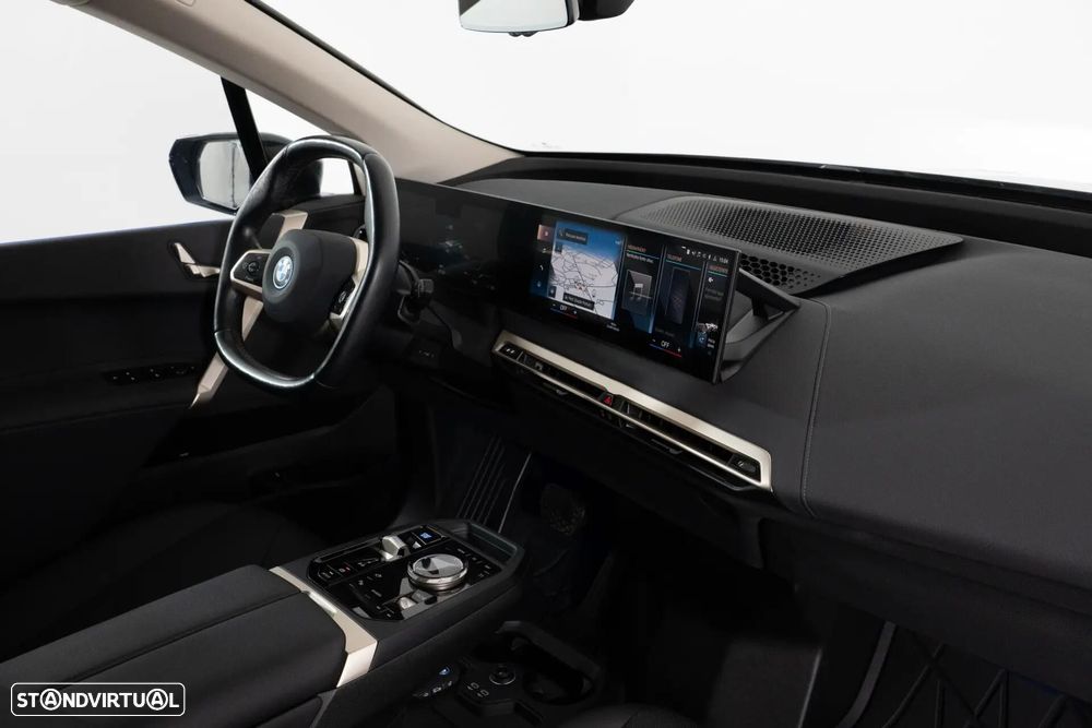 BMW iX xDrive 40 - 26