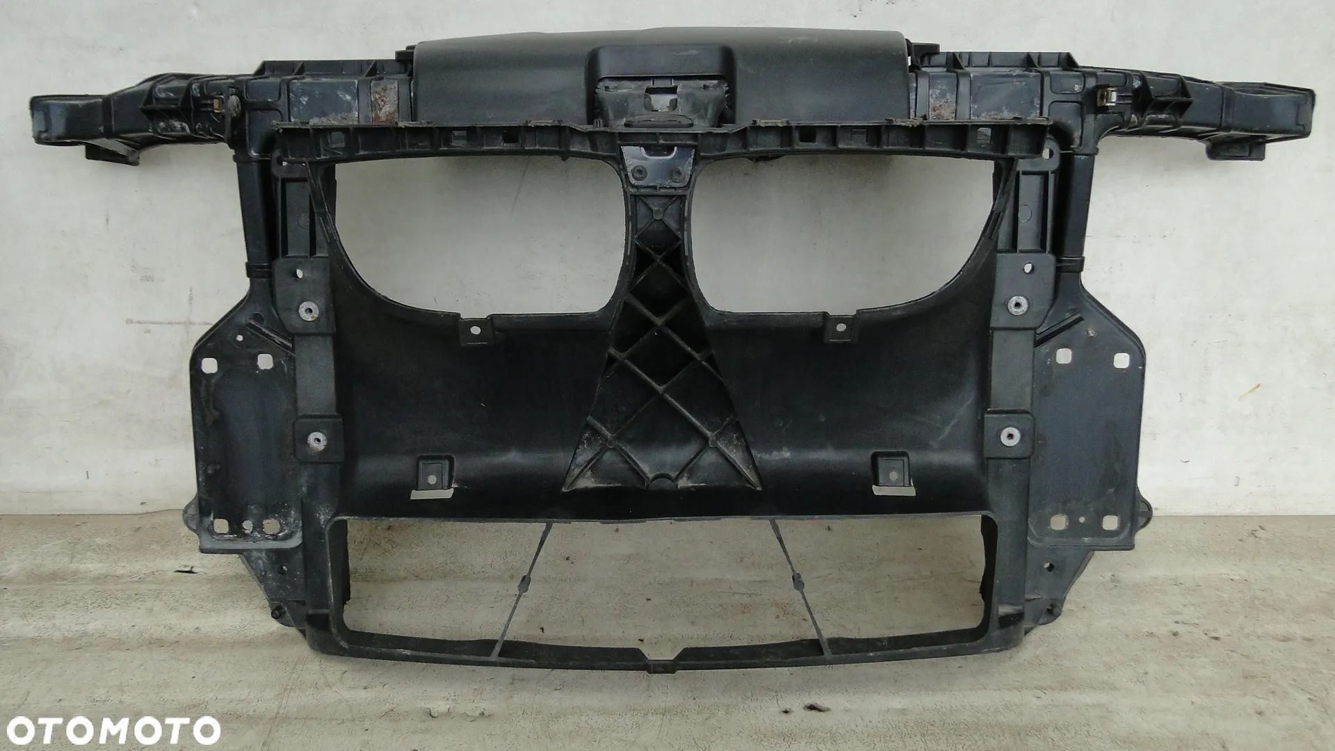 BMW 1 E87 E88 E82 E81 PAS PRZEDNI WZMOCNIENIE CZOŁOWE 2.0D - 1