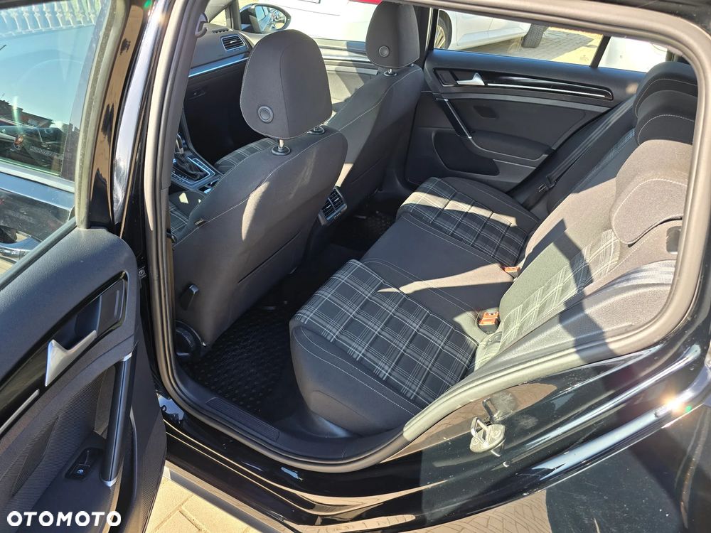 Volkswagen Golf - 9
