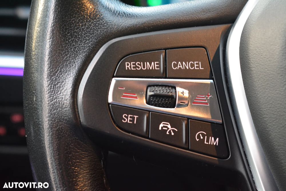 BMW Seria 3 330e Aut. Sport Line - 23