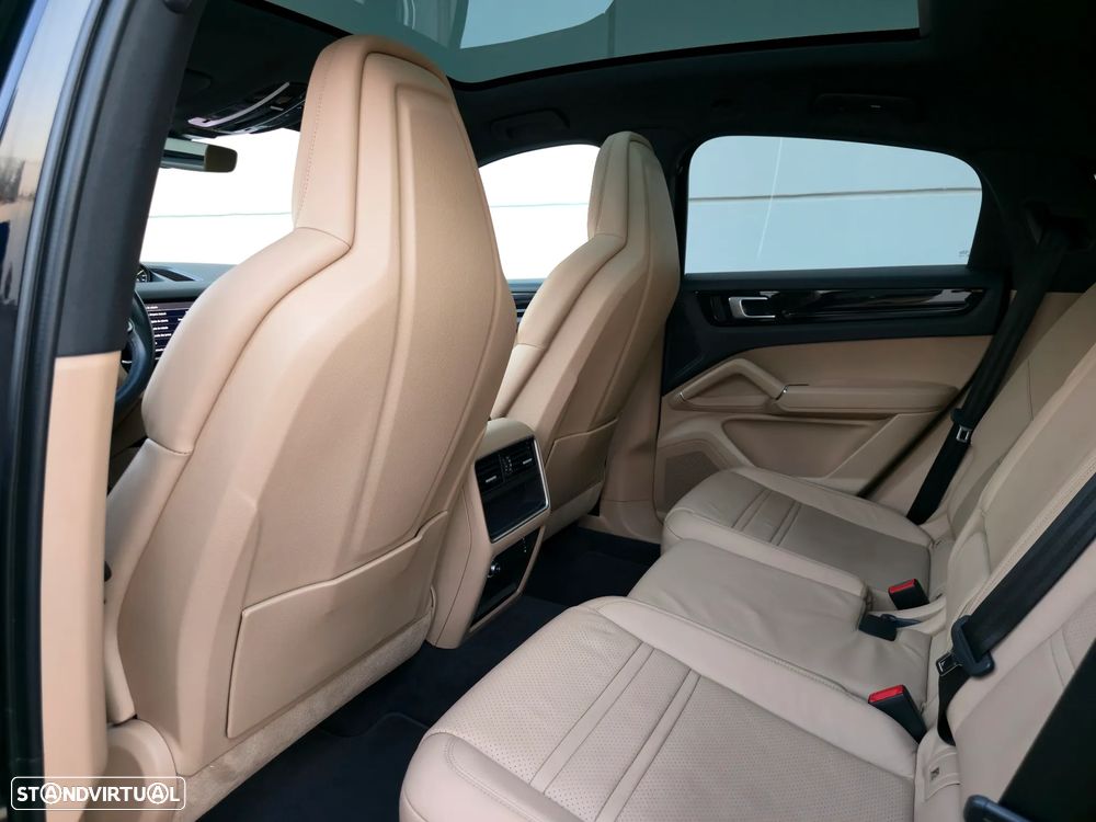 Porsche Cayenne Coupé E-Hybrid - 33