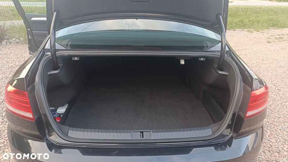 Volkswagen Passat - 10