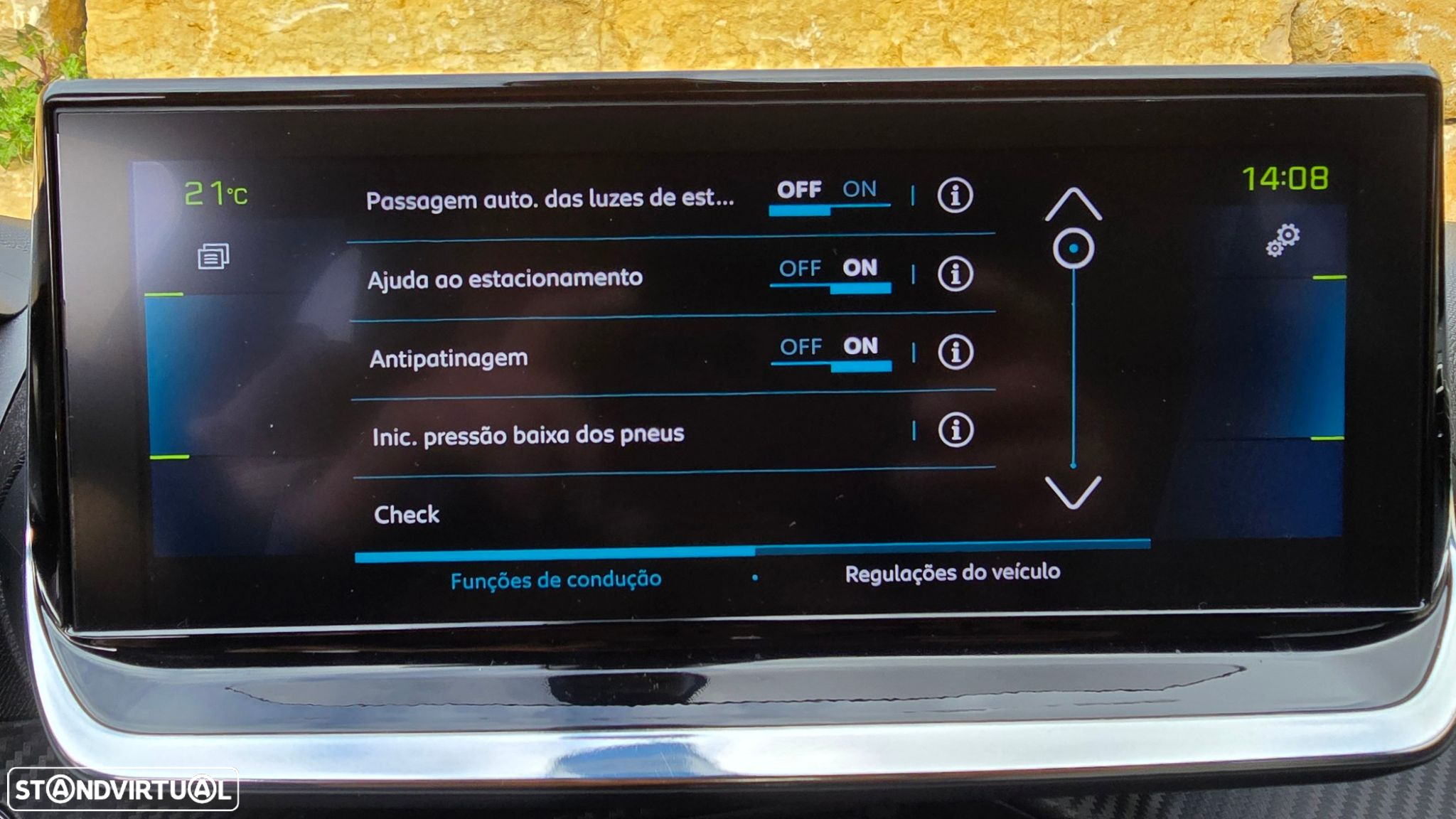 Peugeot e-208 GT - 29