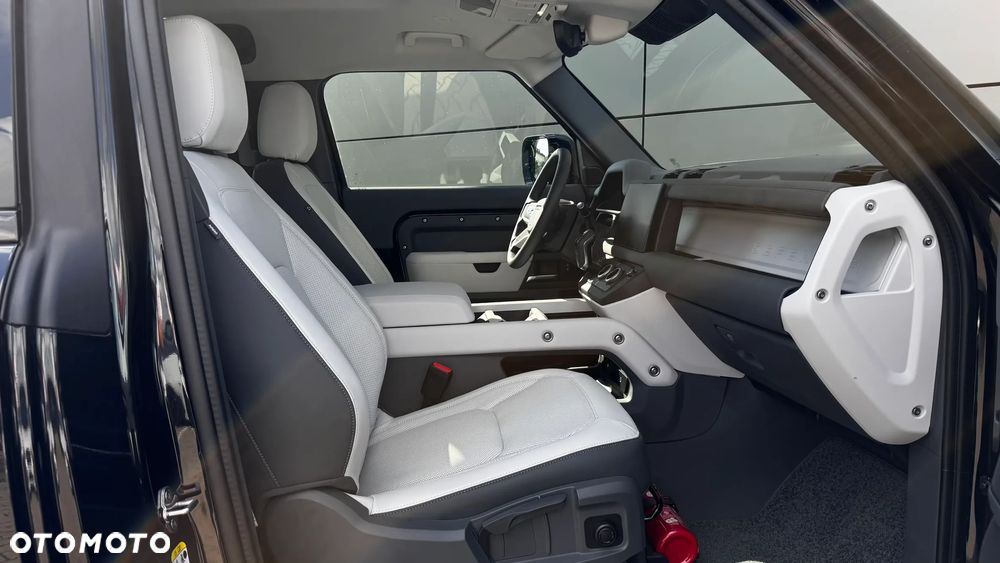 Land Rover Defender 2.0 D240 S - 10