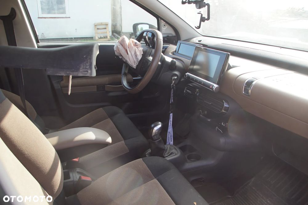 Auto na części - Citroen C4 Cactus 1.2 PureTech 110 KM HNZ 20ET25 EFC 2015R Silnik Skrzynia Drzwi Błotnik Zderzak Klapa Lampa Lusterko Klamka Szyba Deska Kokpit Sterownik Moduł Czujnik Licznik Wyświetlacz Panel Kierownica - 16